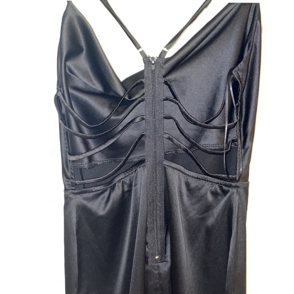 Windsor Dress - Picture 1 of 2